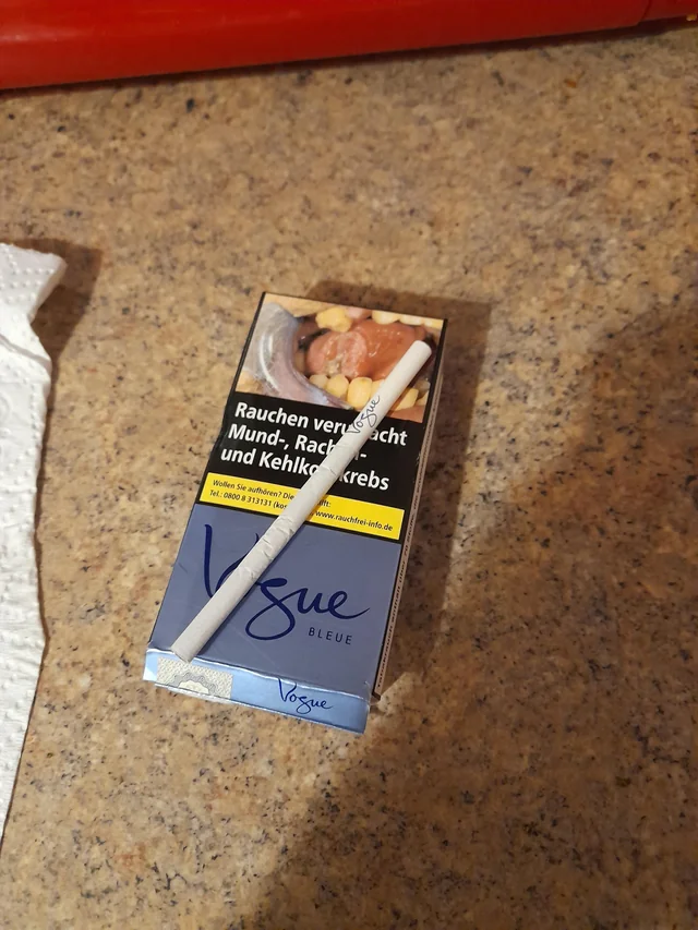 Vogue Essence Bleue Superslims 20 pack UK cigarettes plain packaging